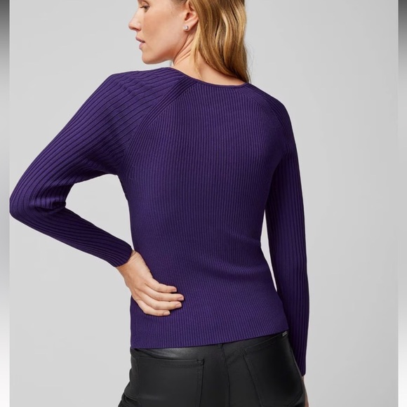 WHBM Long Sleeve Cutout Hardware Pull Over - Picture 4 of 6